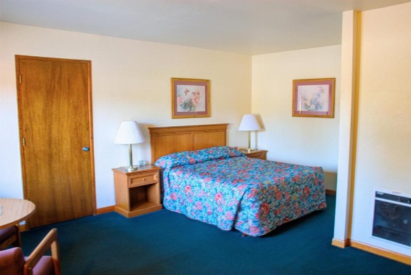 Crescent Beach Motel image 28